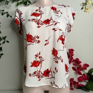 ♥️ Lily White Floral Top ♥️